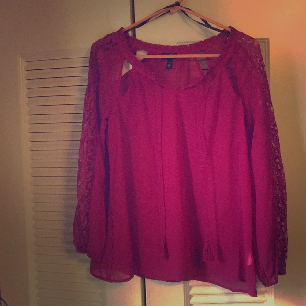 Cute, light see-through top in EUC barely worn